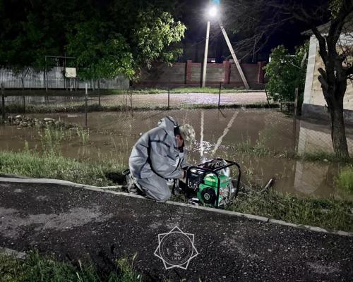 Ливень подтопил улицы Кентау: откачано более 2,4 тыс. кубометров воды