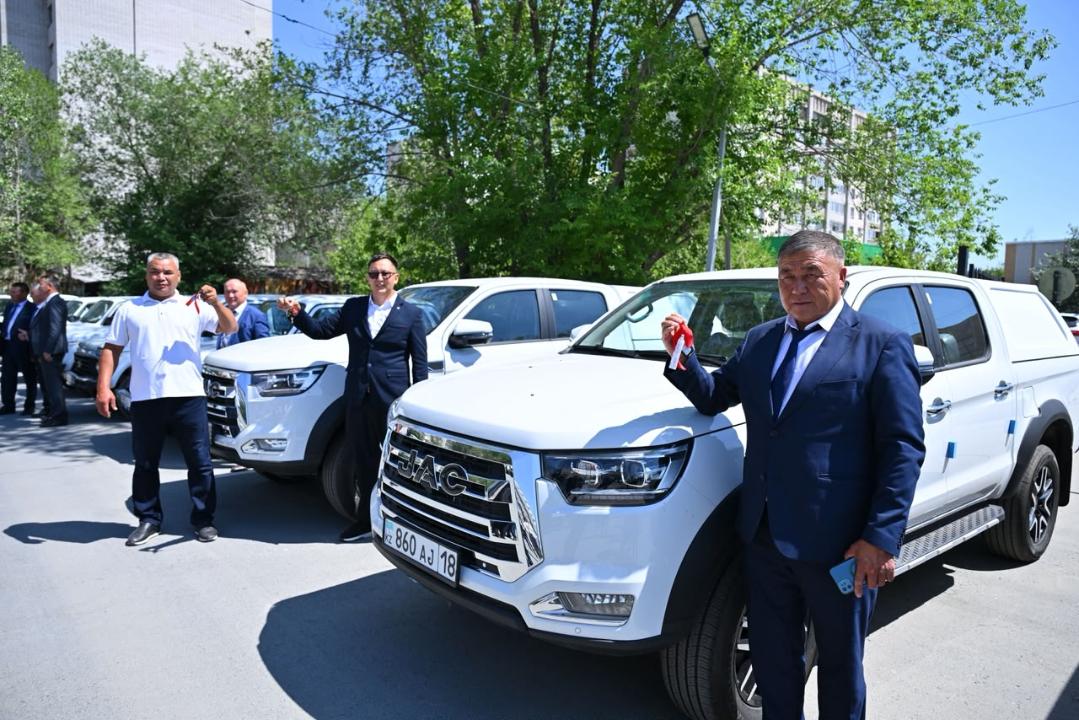 Ветеринарной службе области Абай впервые передали новый автопарк