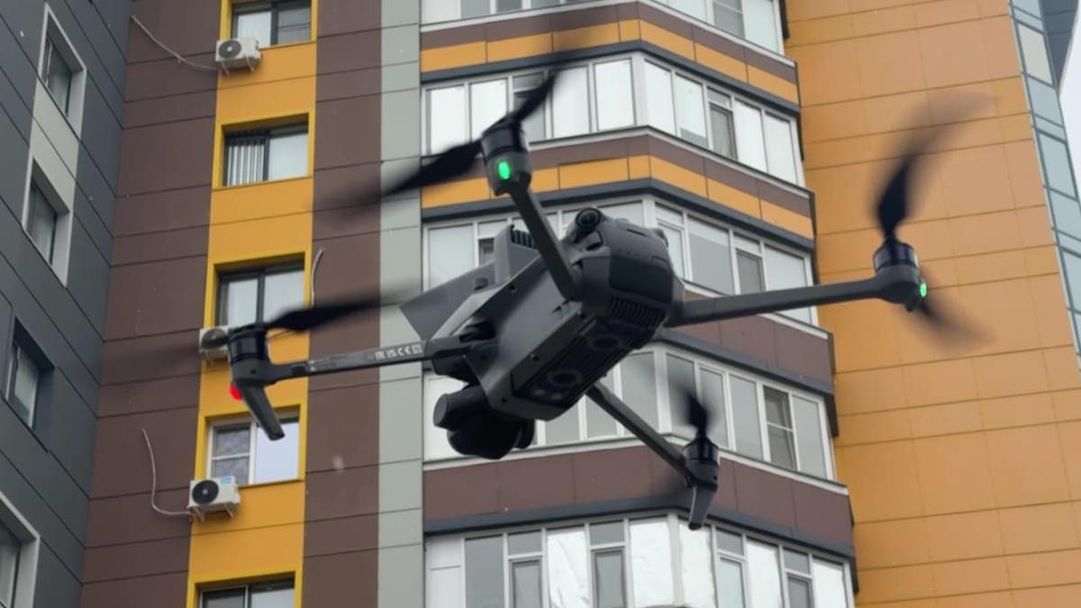 В Усть-Каменогорске чеэсники запускают дроны во дворах 