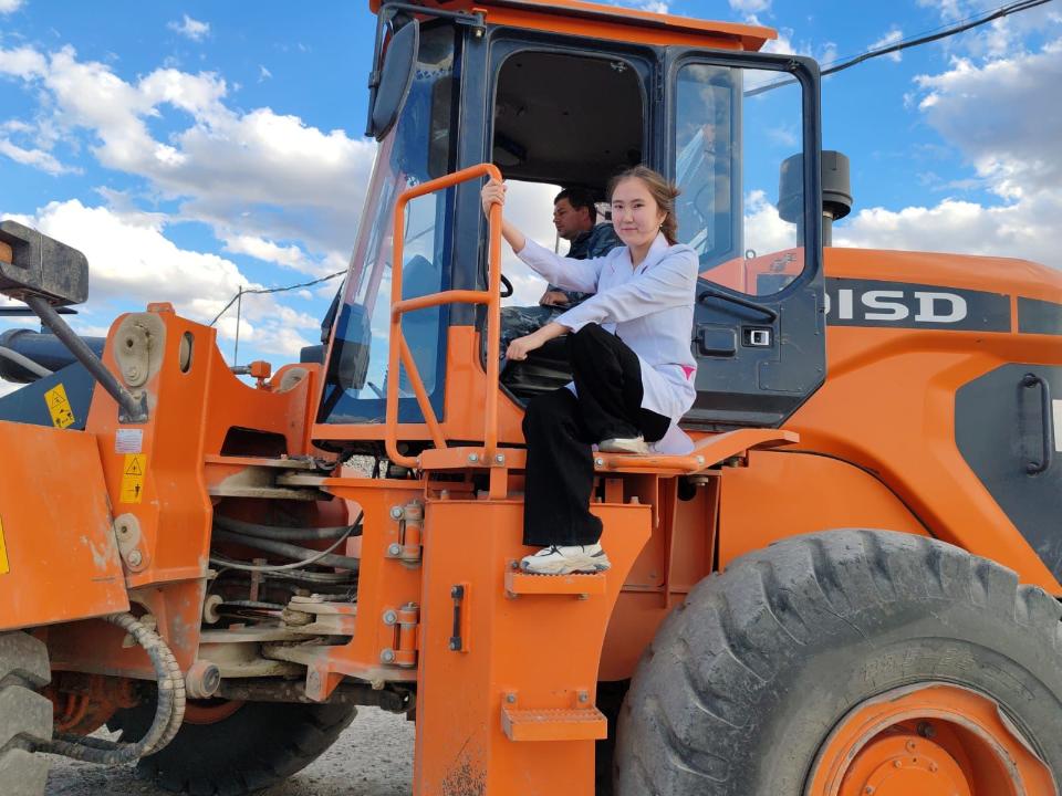 Школьница из Аягоза разработала эко-асфальт из пластиковых отходов