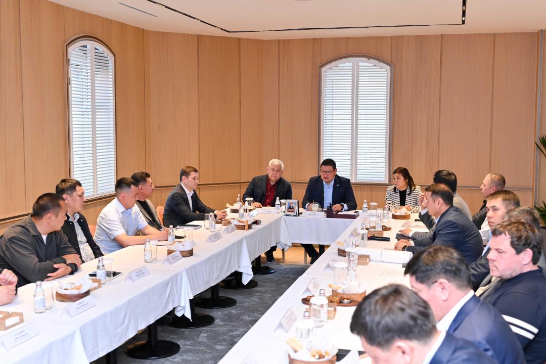 Аким области Абай встретился с застройщиками: что изменится на рынке жилья