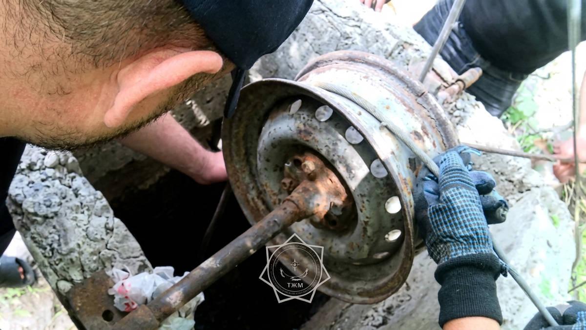 В Шымкенте спасатели вытащили ребёнка из 24-метрового колодца