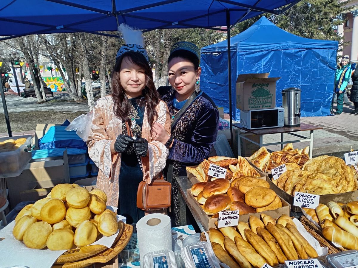 В Усть-Каменогорске начинается празднование Наурыза у Дома дружбы
