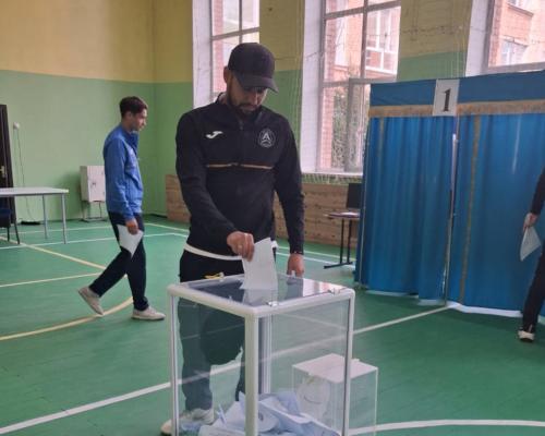 Өскеменнің «Алтай» футболшылары Құрылтай сайлауына дауыс берді