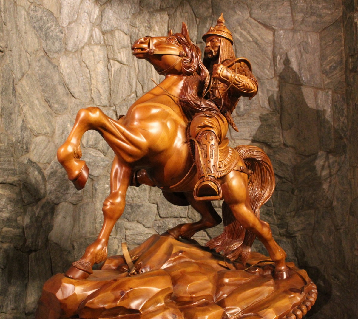 Скульптор из Усть-Каменогорска оживляет историю Казахстана