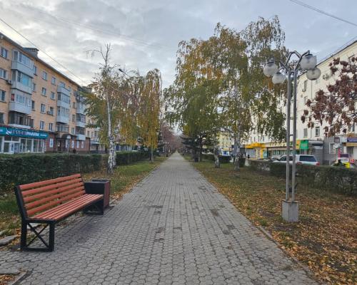 На проспекте Назарбаева в Усть-Каменогорске начали приводить в порядок прогулочную зону