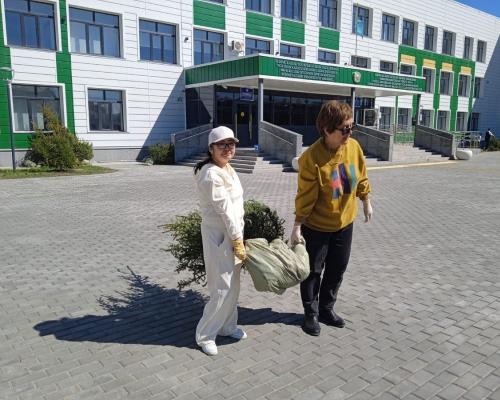 В Усть-Каменогорске прошёл семейный субботник