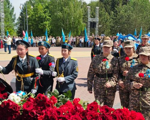 В Усть-Каменогорске у Вечного огня почтили память погибших в годы войны