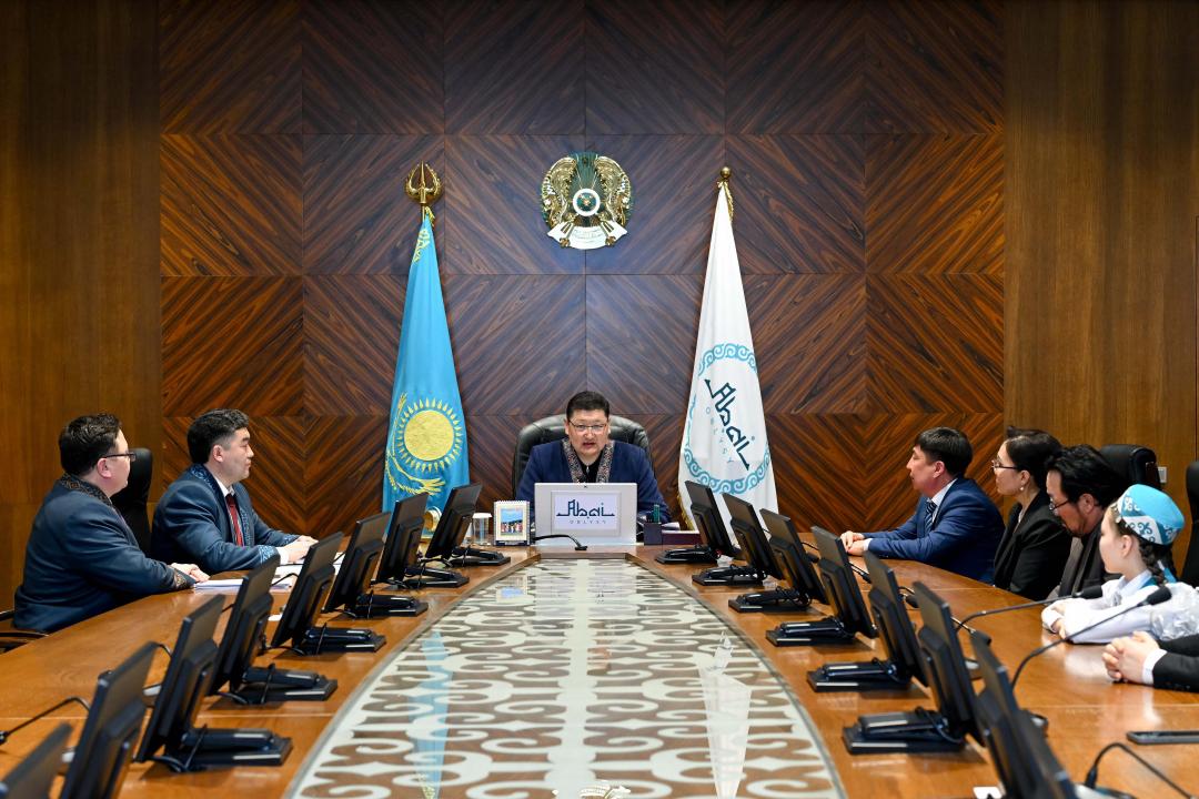 Аким области встретился с айтыскерами и деятелями искусства