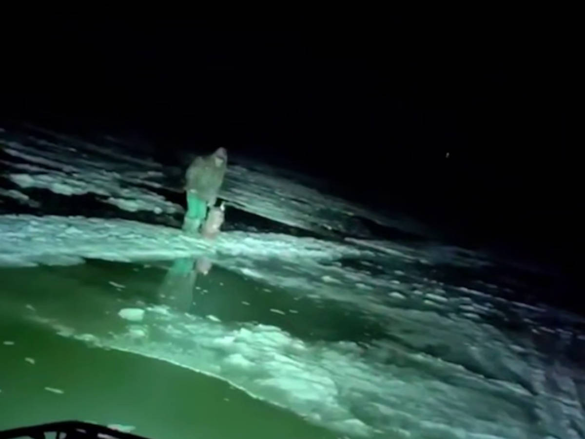 На севере Казахстана мужчина ушёл под лёд и чудом выбрался