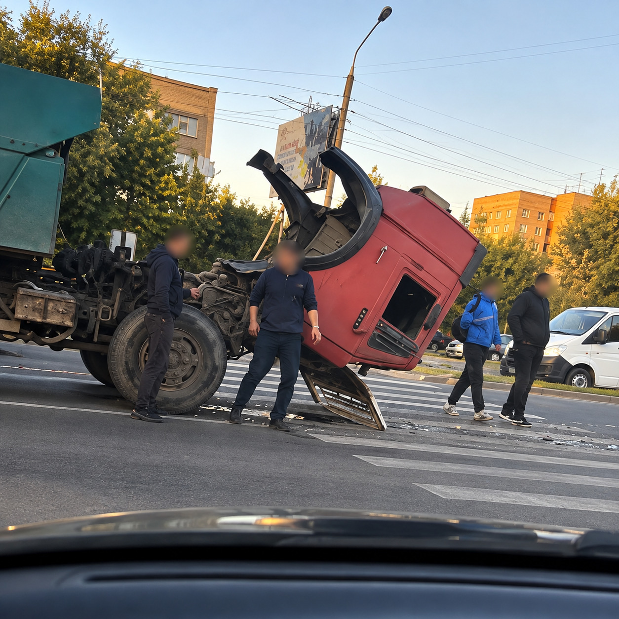 В Усть-Каменогорске при торможении опрокинулась кабина грузовика