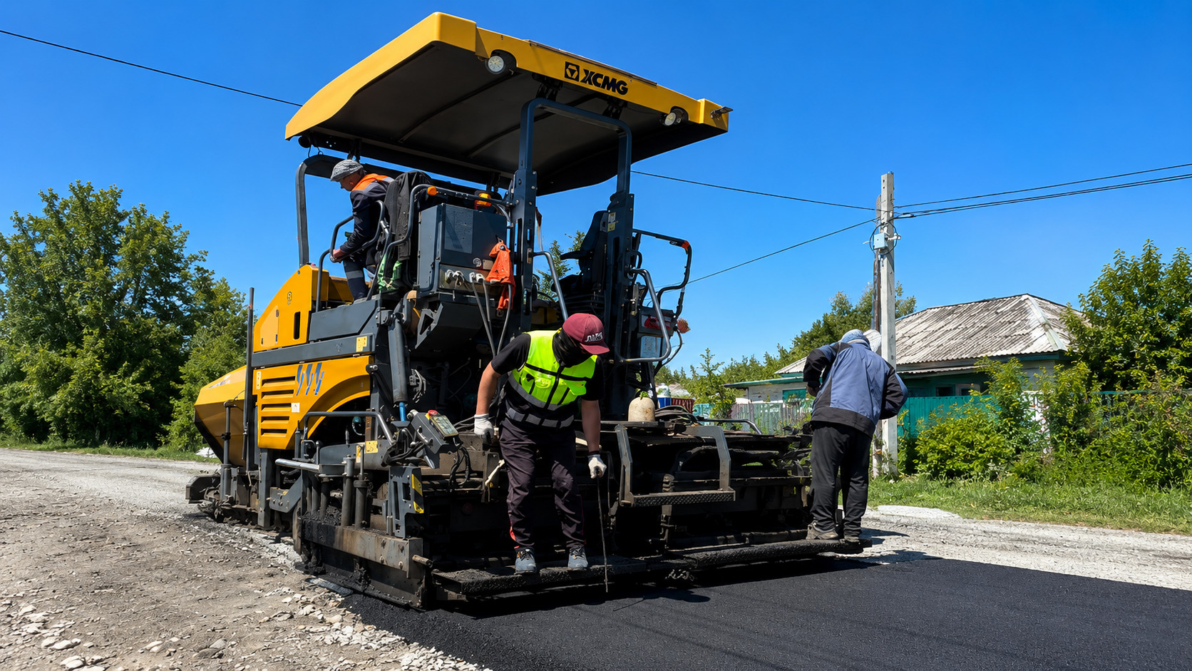 В Усть-Каменогорске обновляют дорожное покрытие на улице Лермонтова