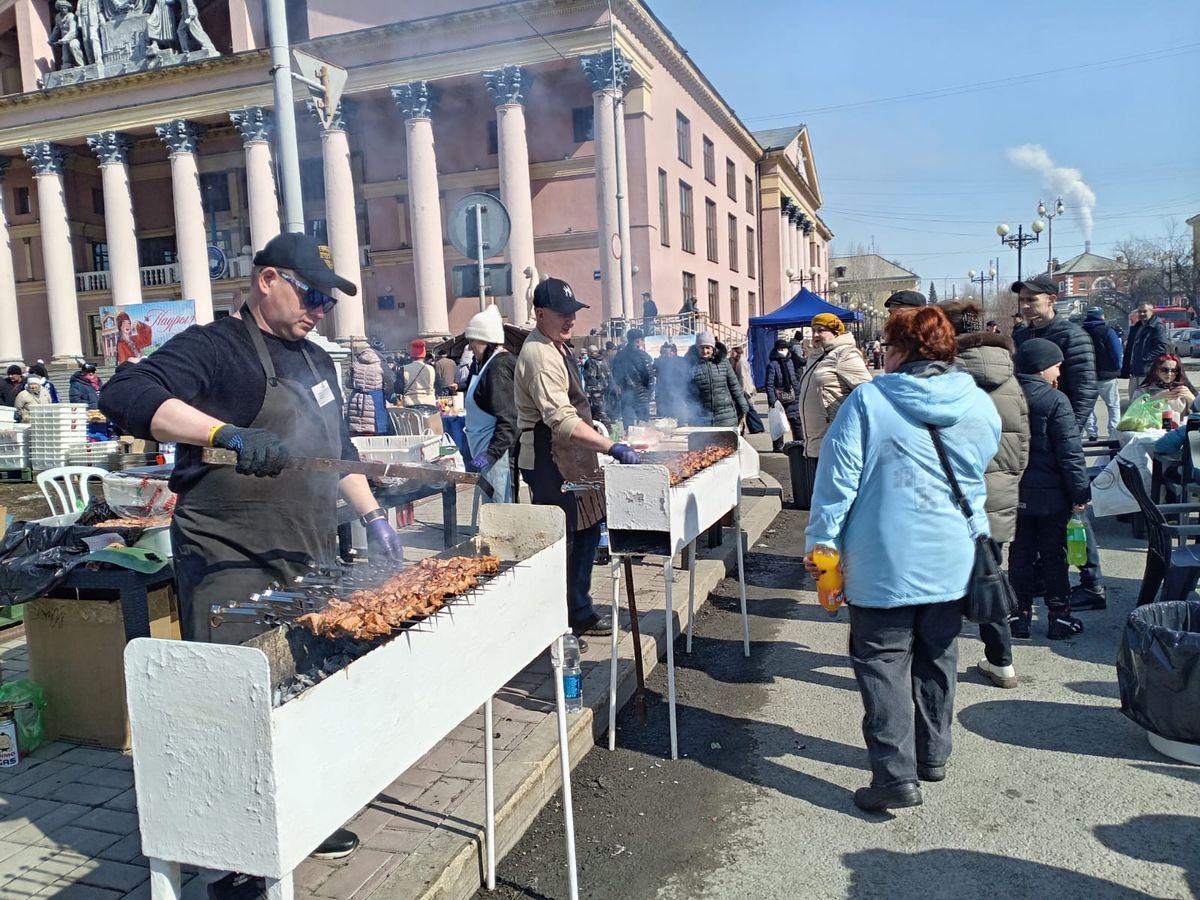 В Усть-Каменогорске начинается празднование Наурыза у Дома дружбы