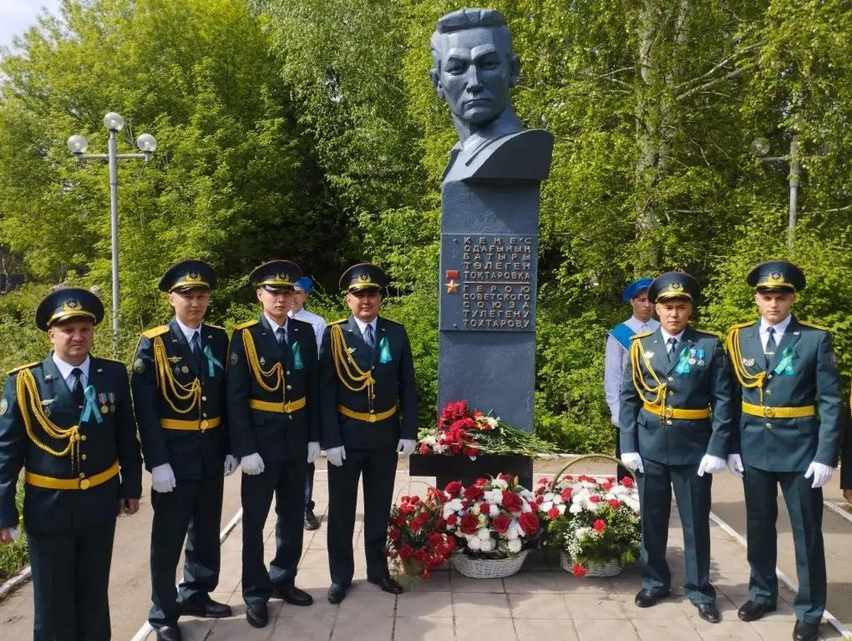 В Риддере почтили память Героя Советского Союза Тулегена Тохтарова