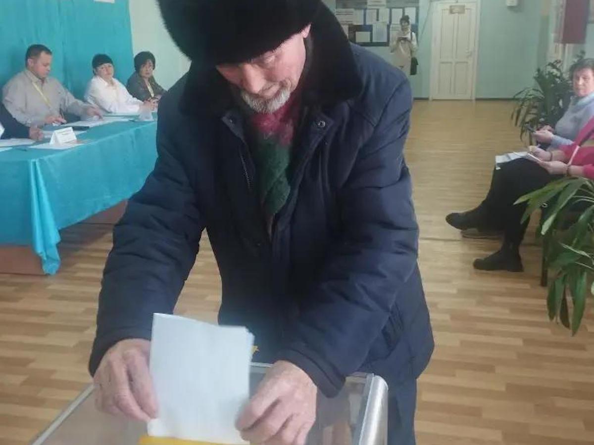 С самого утра жители Риддера активно участвуют в республиканском референдуме