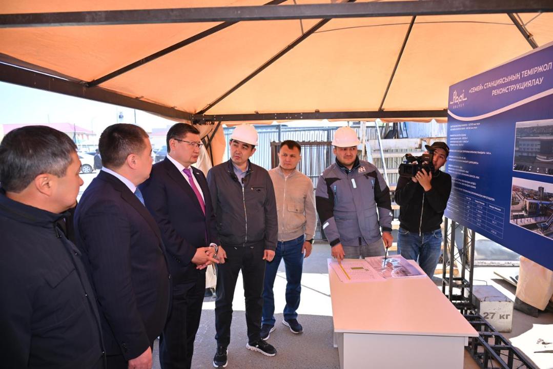 В Семее реконструируют железнодорожный вокзал: площадь увеличится почти вдвое