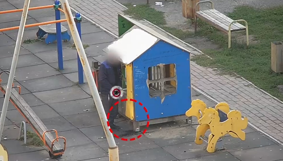 Детскую площадку приняли за туалет: в Усть-Каменогорске наказали нарушителя