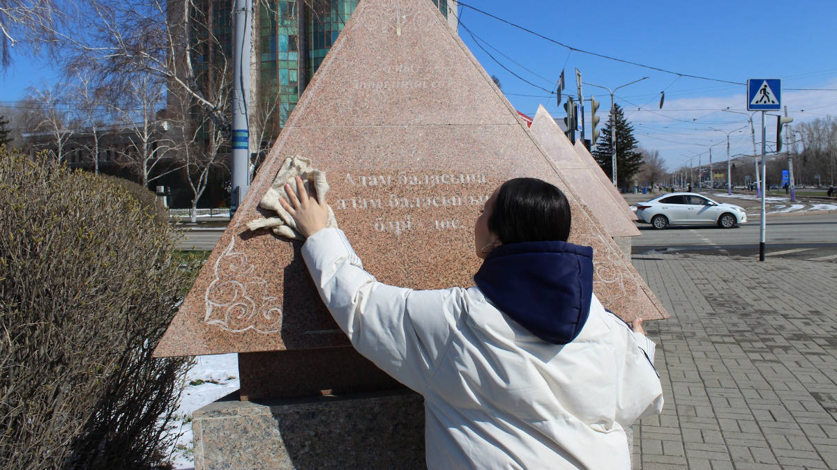 В Усть-Каменогорске привели в порядок памятники
