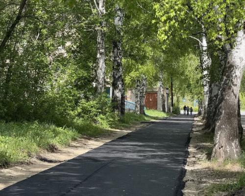 В городе Алтае ведутся работы по ремонту тротуара, которого жители ожидали с 2019 года