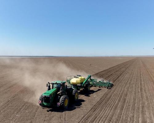 Аким области посетил сельхозпредприятие в Бородулихинском районе