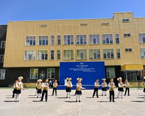Последний звонок в Семее: выпускников поздравил аким области
