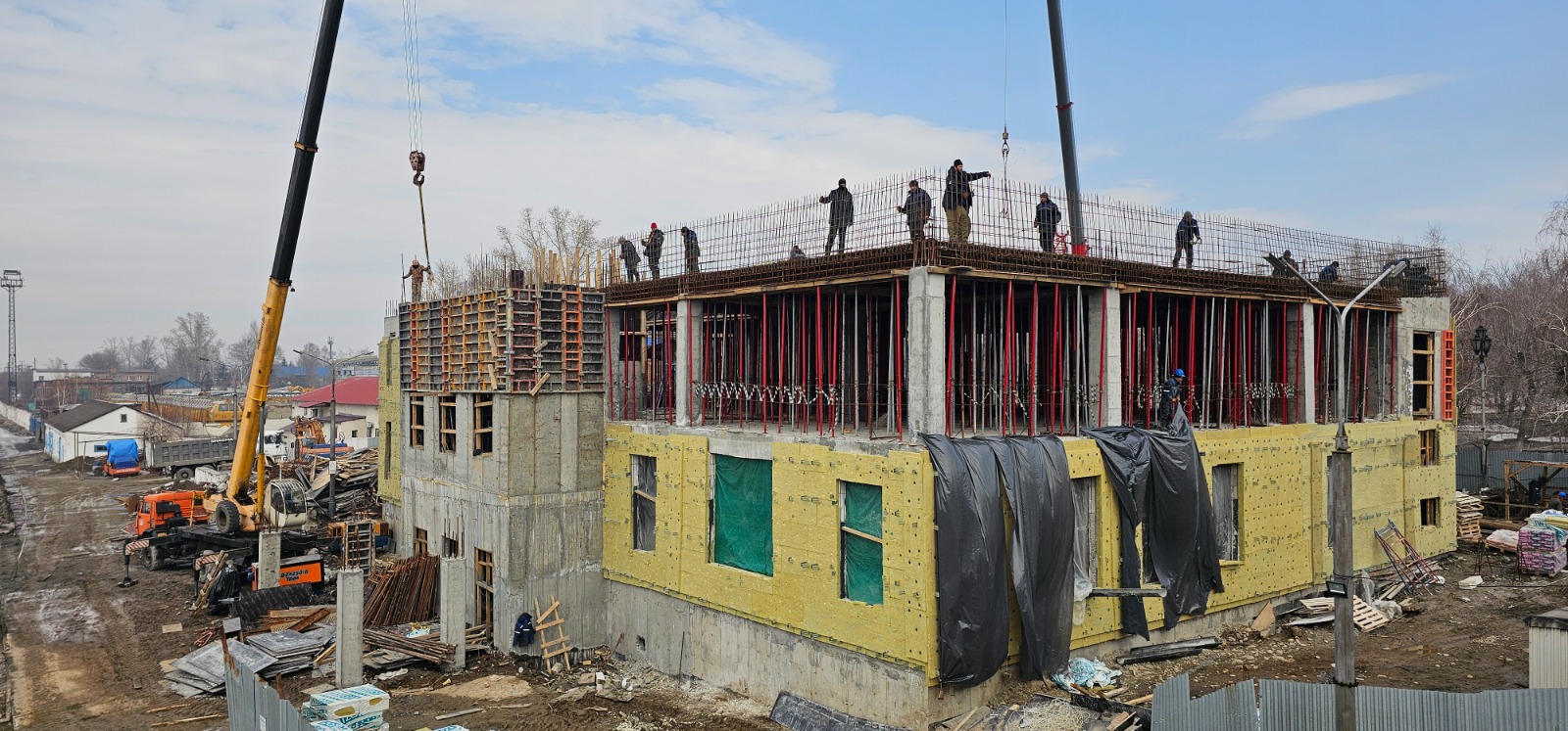 В Усть-Каменогорске продолжается возведение нового железнодорожного вокзала