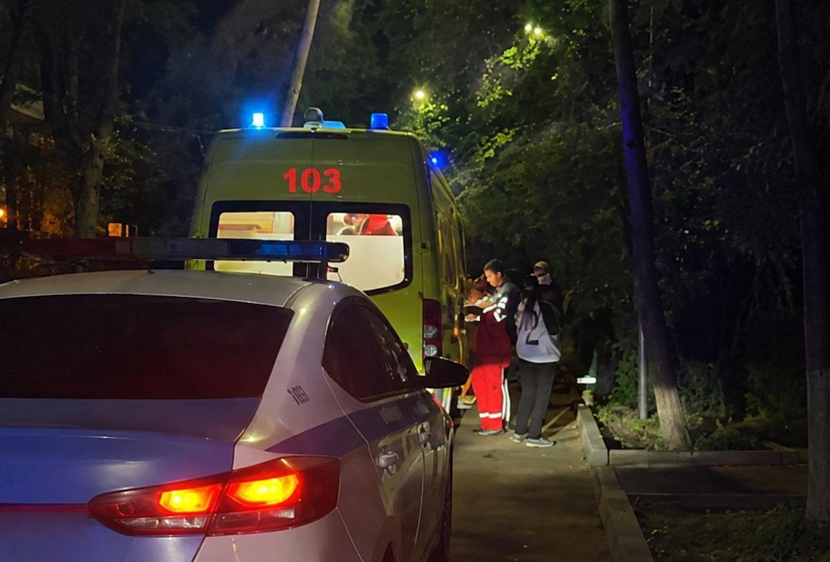 Жительница Алматы попыталась попасть домой через окно и сорвалась вниз