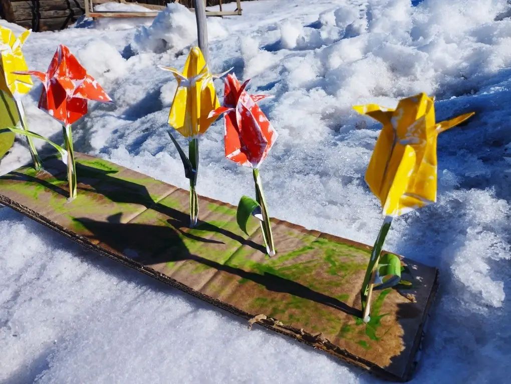 Мастеровитый выдумщик из Риддера украсил свой двор к Наурызу