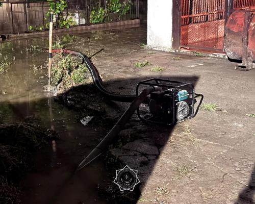 Ливень подтопил улицы Кентау: откачано более 2,4 тыс. кубометров воды