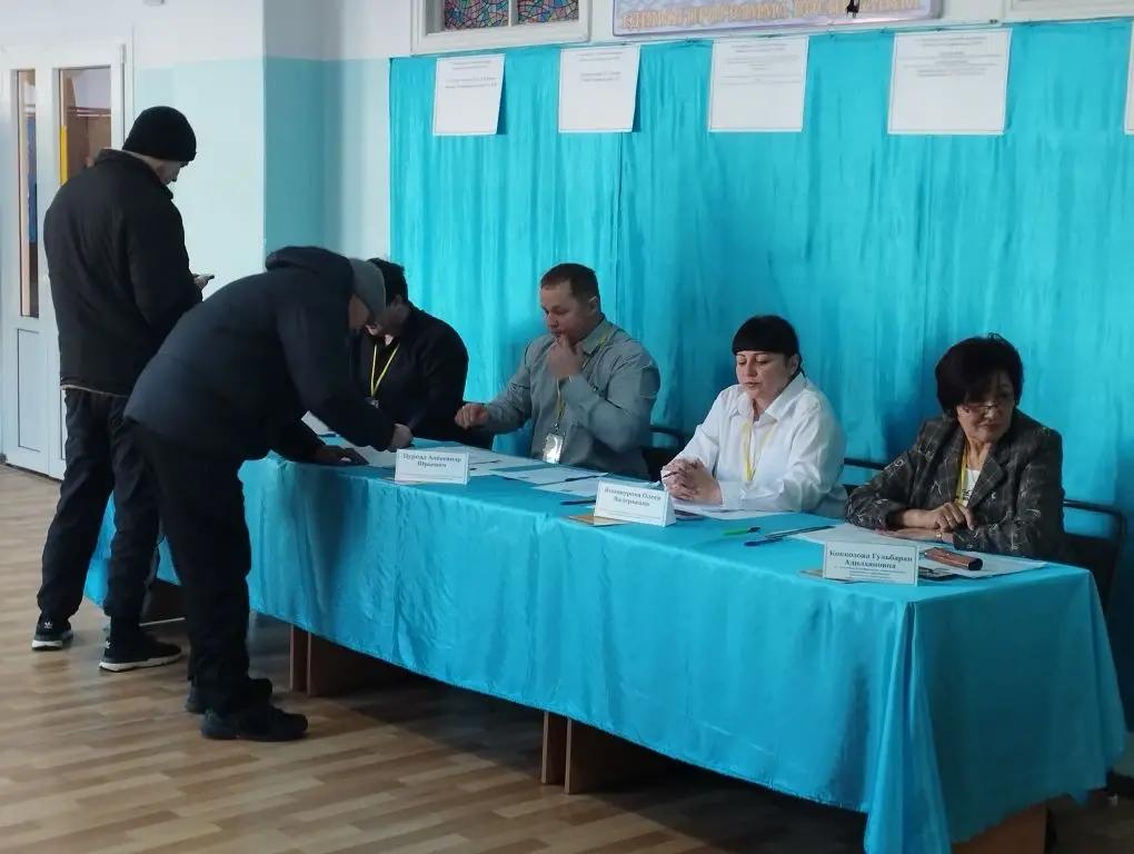 С самого утра жители Риддера активно участвуют в республиканском референдуме