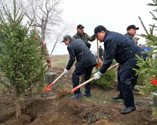 В Семее прошла экологическая акция с участием акима области и председателя правления Самрук-Казына