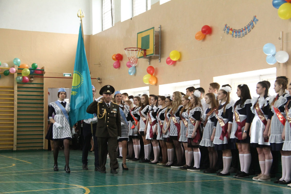 В Минпросвещения накануне выпускных снова высказались по поводу сбора денег и торжеств