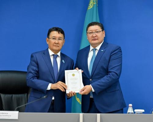 В области Абай состоялась церемония вручения новой Конституции