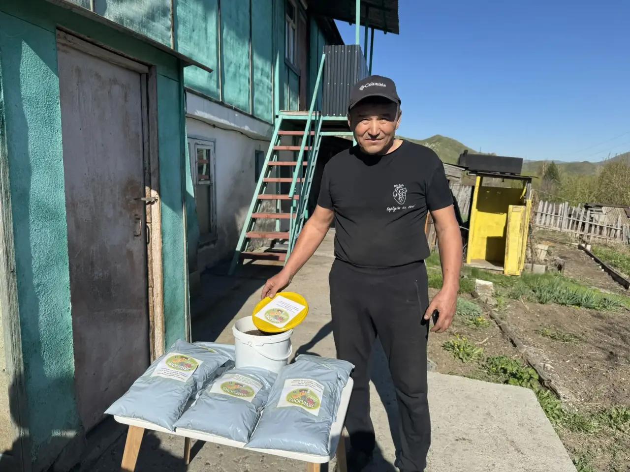 Как калифорнийские черви помогают семье из района Алтай заработать на биогумусе