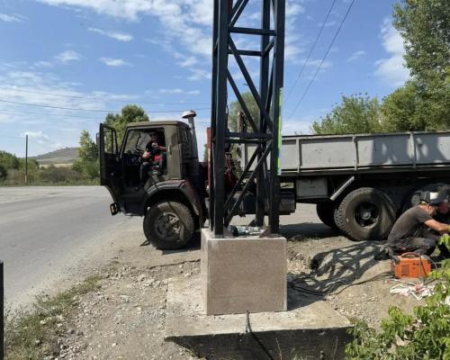 На въезде в город Алтай появились первые элементы будущей арки