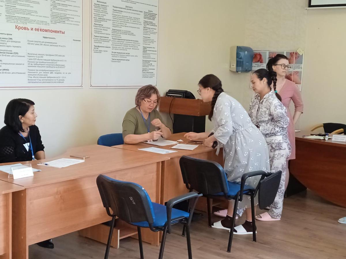 Роженицы и будущие мамы проголосовали на референдуме в ЦМИР Усть-Каменогорска