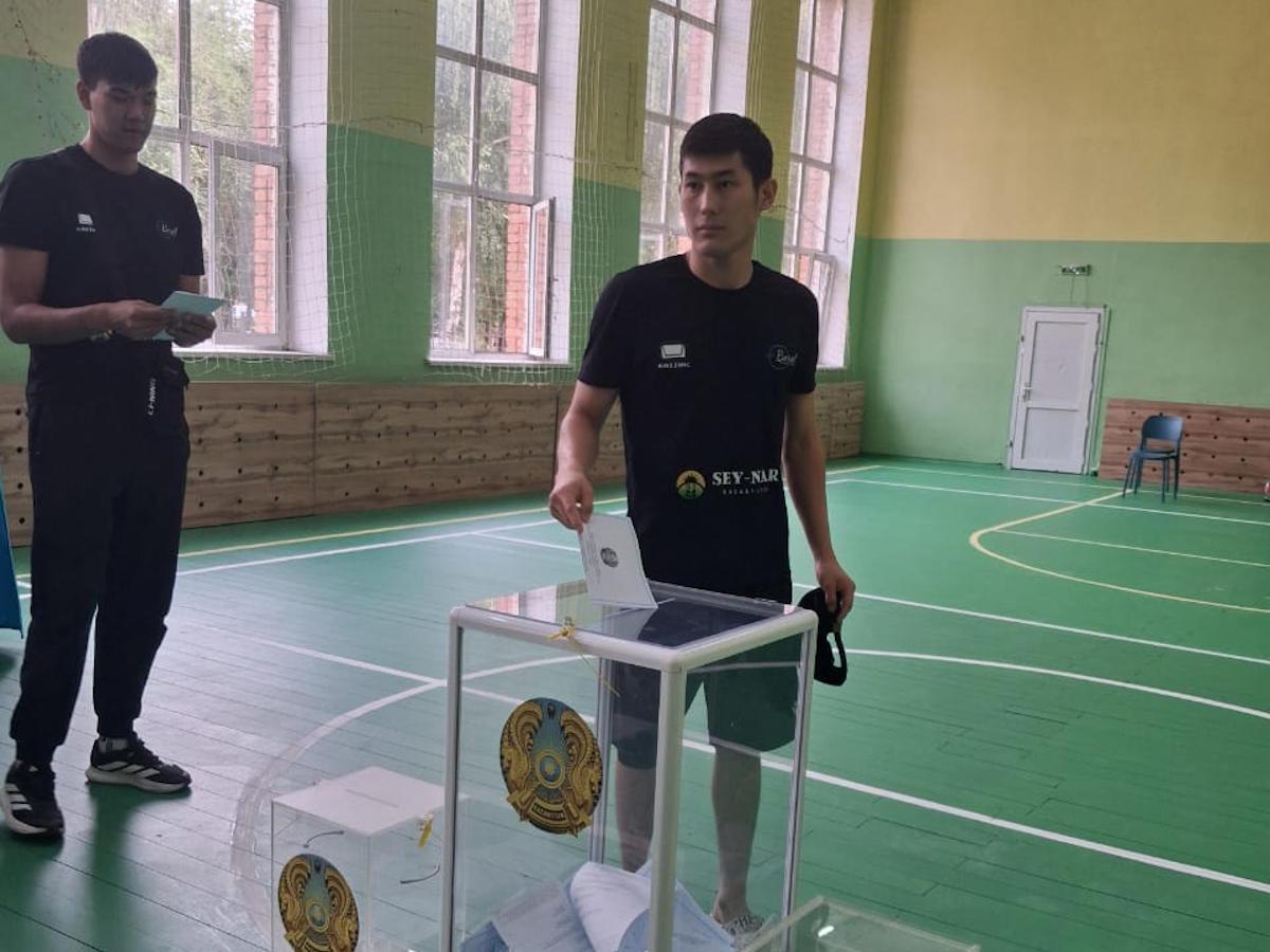 Рослые устькаменогорцы из волейбольной команды ВК Zhas Berel сделали свой выбор