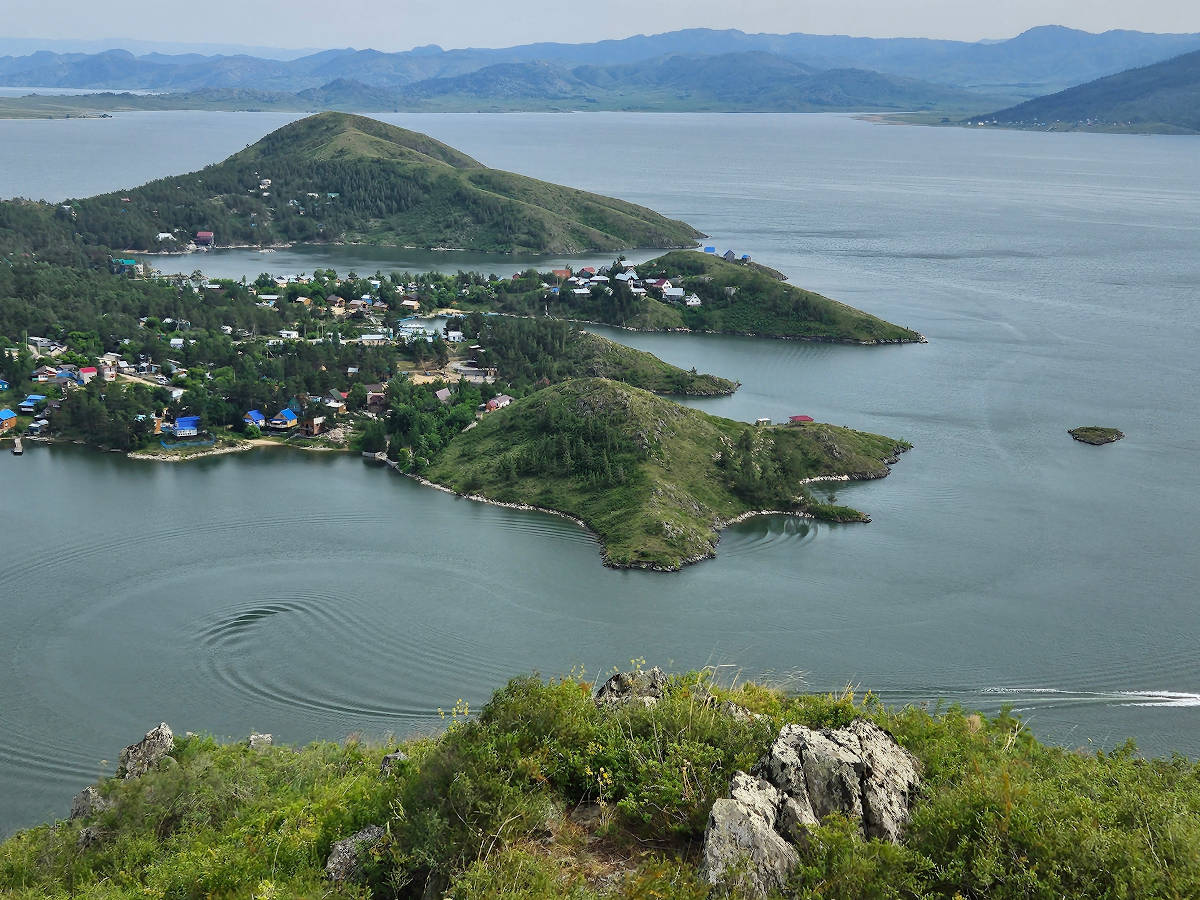 На Бухтарминском водохранилище спасли пенсионера