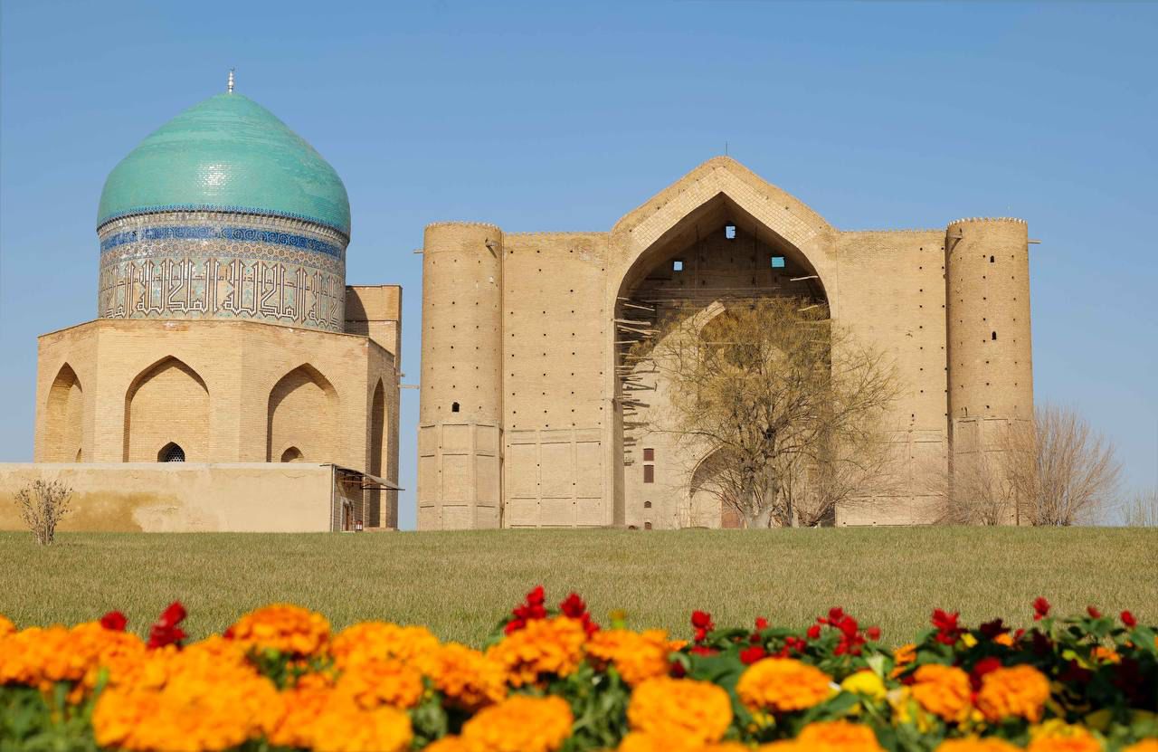 Президент Қасым-Жомарт Тоқаев Қожа Ахмет Ясауи кесенесіне зиярат етті