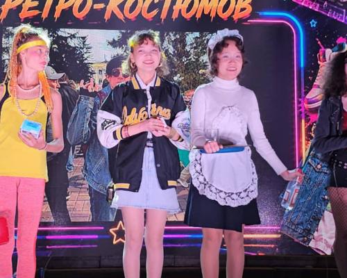 Музыка, танцы и ностальгия: в Усть-Каменогорске организовали ретро-вечеринку