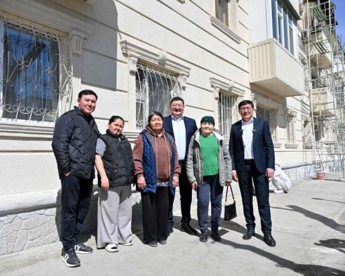 Аким области Абай проверил ремонт фасадов в Семее: в 2026 году приведут в порядок около 30 зданий