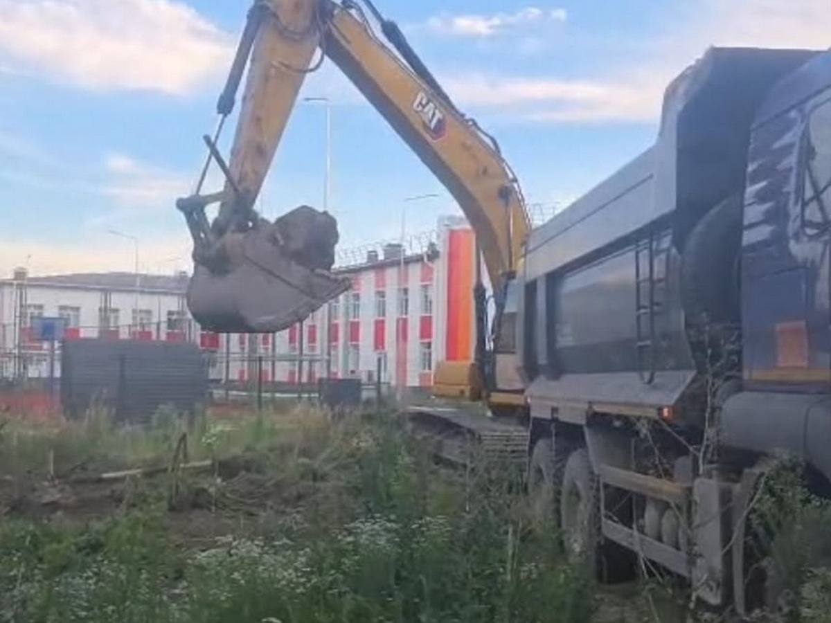 В Новой Бухтарме продолжается летнее содержание дорог и благоустройство общественных территорий