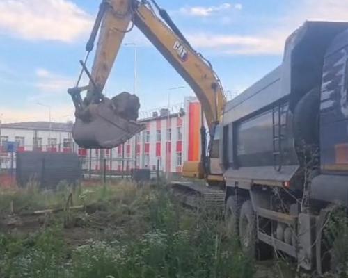 В Новой Бухтарме продолжается летнее содержание дорог и благоустройство общественных территорий