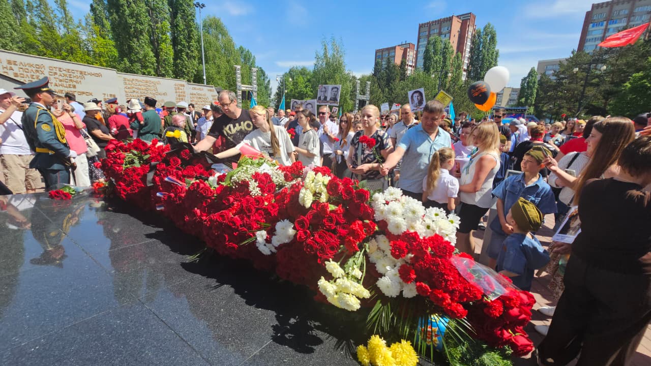 В Усть-Каменогорске у Вечного огня почтили память погибших в годы войны