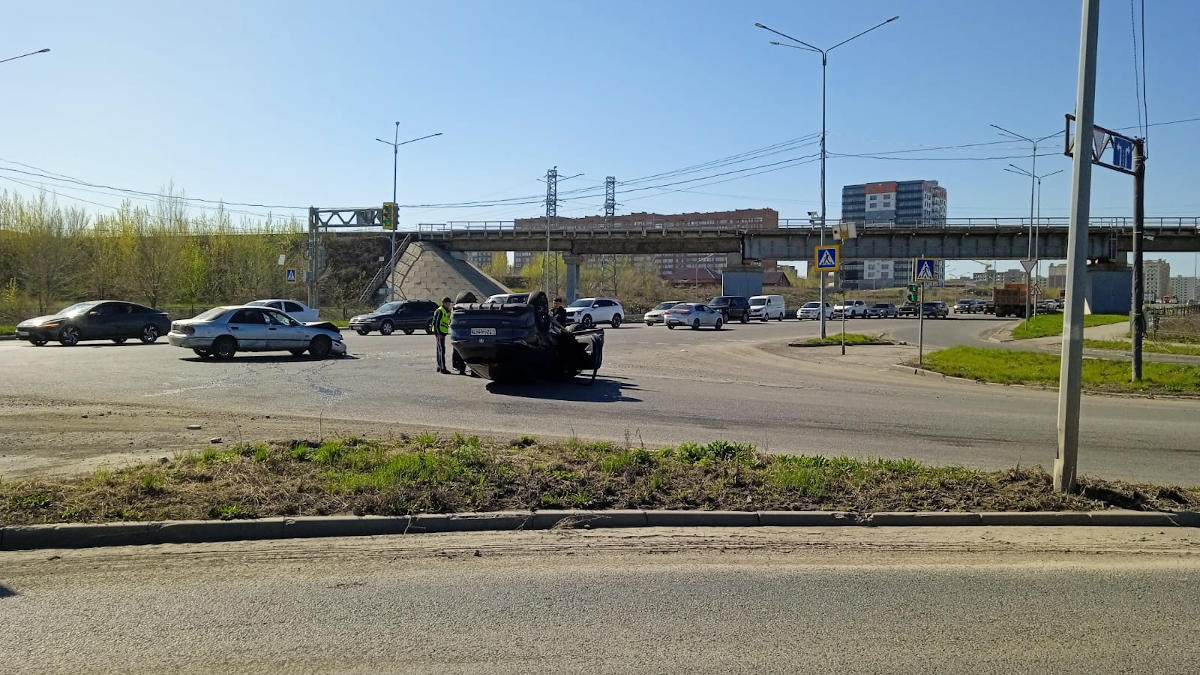 В Усть-Каменогорске опрокинулся автомобиль 