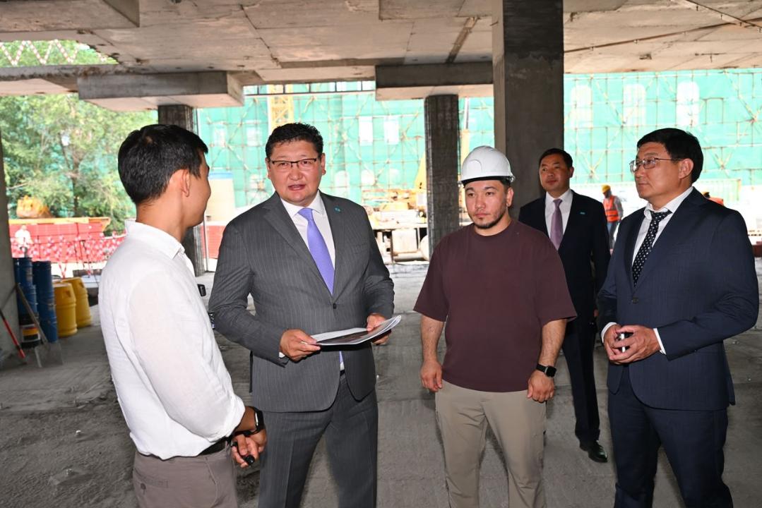 В Семее строят первый крупный торгово-развлекательный центр Semey Mall