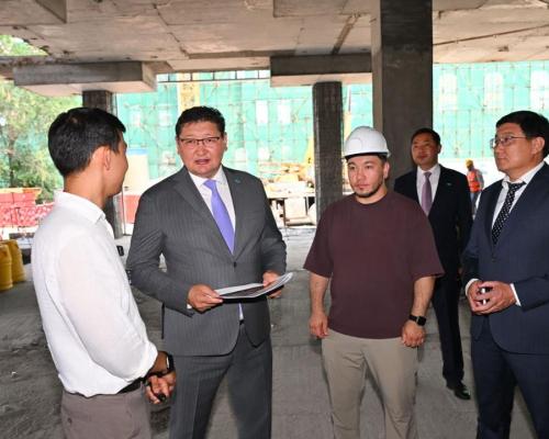 В Семее строят первый крупный торгово-развлекательный центр Semey Mall