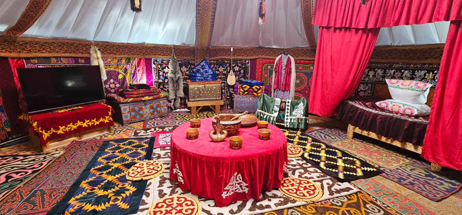 На центральной площади Усть-Каменогорска организовано несколько зон для гостей праздника