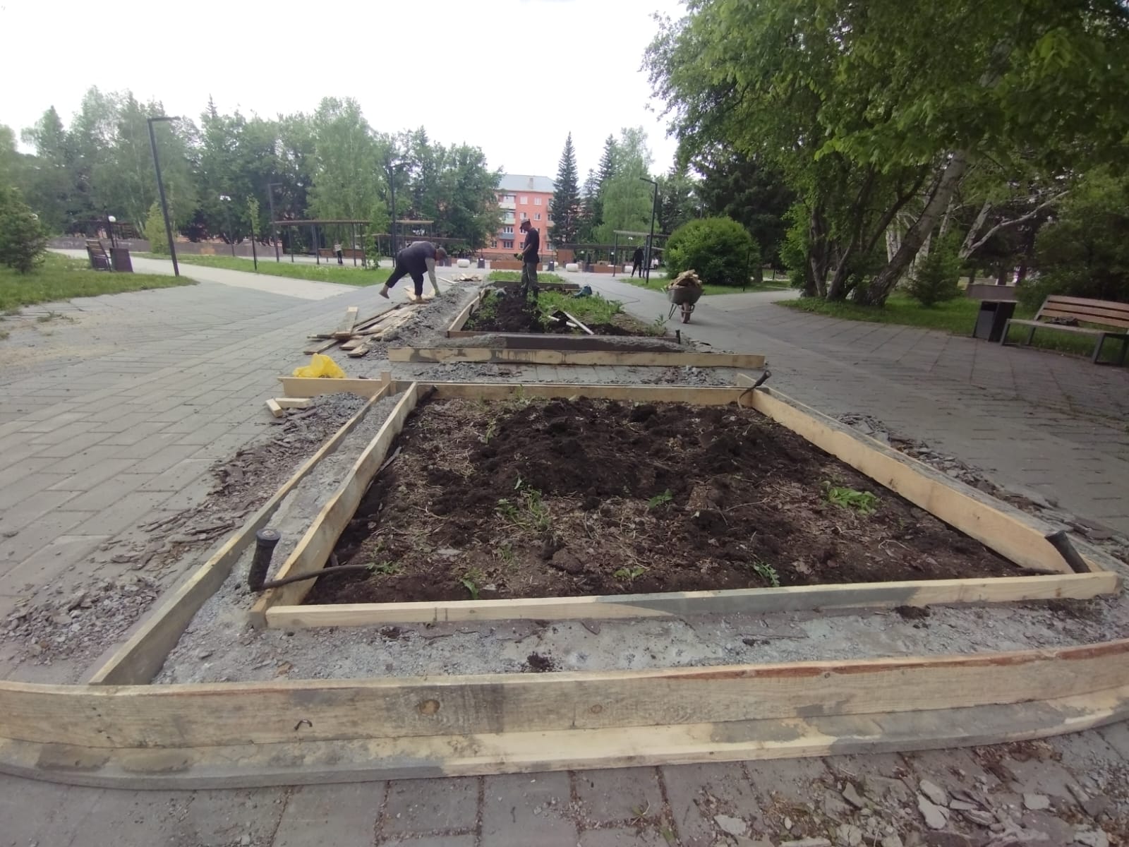 В Риддере на площади Республики начался ремонт зоны отдыха