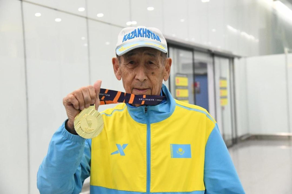Казахстанский марафонец в 80 лет преодолел 42 километра несмотря на травму
